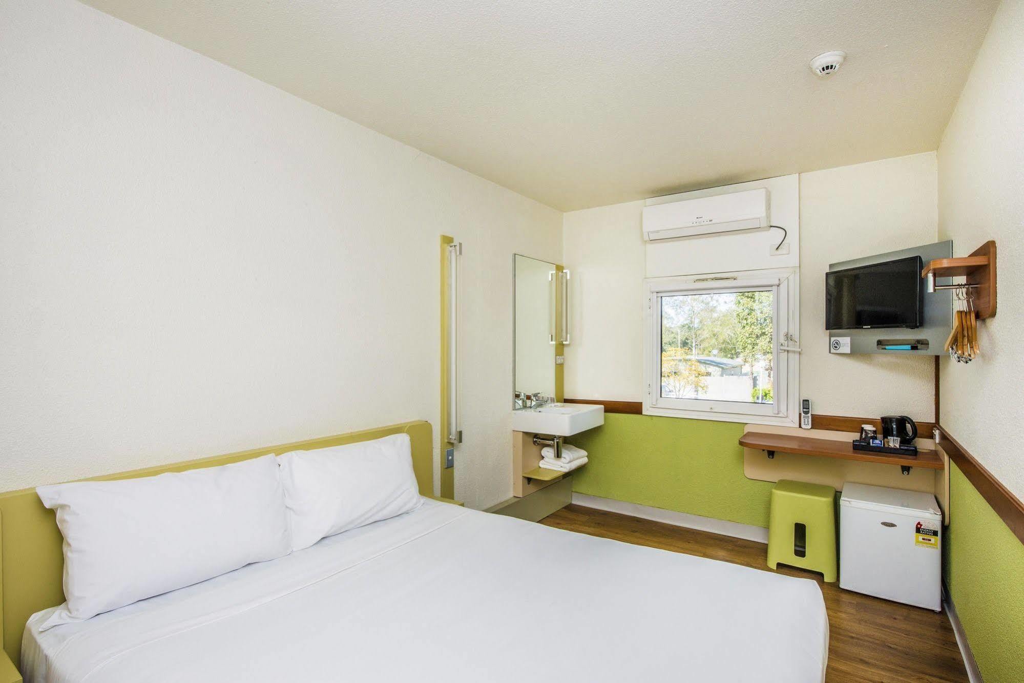 Ibis Budget - 3*